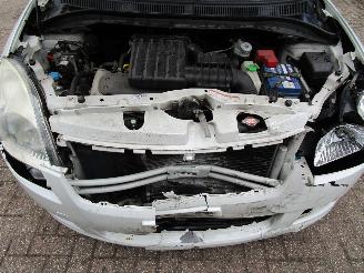 Suzuki Swift 1.3 Airco Radio/CD Parelmoer Wit picture 8