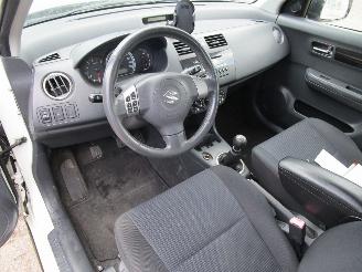 Suzuki Swift 1.3 Airco Radio/CD Parelmoer Wit picture 14
