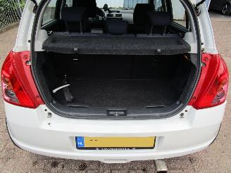 Suzuki Swift 1.3 Airco Radio/CD Parelmoer Wit picture 15