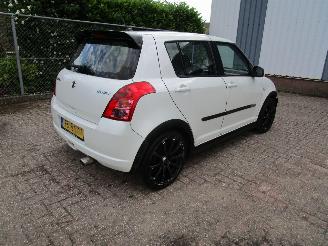 Suzuki Swift 1.3 Airco Radio/CD Parelmoer Wit picture 4