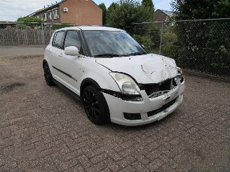 Suzuki Swift 1.3 Airco Radio/CD Parelmoer Wit picture 3