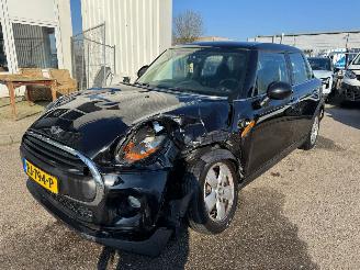 Coche accidentado Mini One 1.5 One D Business BJ 2017 225.194 KM 2017/12