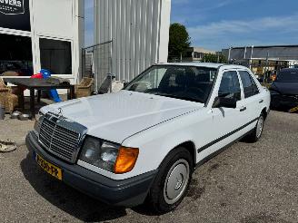 Voiture accidenté Mercedes E-klasse 200-500 AUTOMAAT (W124) 200 BJ 1988 141.353 KM 1988/4