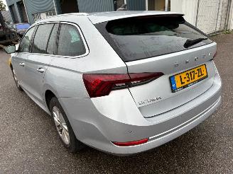 damaged passenger cars Skoda Octavia Combi 1.0 TSI Business Edition 2021/8