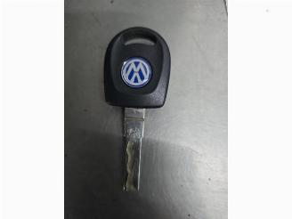 Vrakbiler auto Volkswagen Up! Up! (121), Hatchback, 2011 1.0 12V 60 2014/5