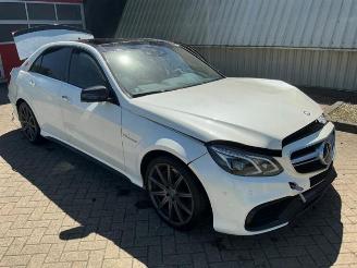 Coche siniestrado Mercedes E-klasse E-Klasse AMG (W212), Sedan, 2009 / 2016 5.5 E-63 S AMG V8 32V 4-Matic 2013/12