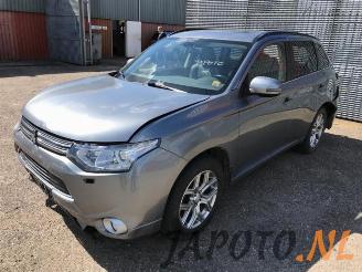 Coche siniestrado Mitsubishi Outlander Outlander (GF/GG), SUV, 2012 2.0 16V PHEV 4x4 2014/4