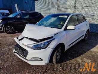 Coche siniestrado Hyundai I-20 i20 (GBB), Hatchback, 2014 / 2020 1.0 T-GDI 120 12V 2016/5