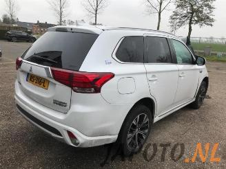 Mitsubishi Outlander Outlander (GF/GG), SUV, 2012 / 2022 2.0 16V PHEV 4x4 picture 4
