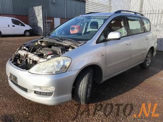 Vrakbiler auto Toyota Avensis-verso Avensis Verso (M20), MPV, 2001 / 2005 2.0 16V VVT-i D-4 2005/11