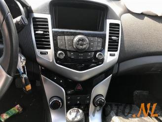 Chevrolet Cruze Cruze (305), Hatchback, 2010 / 2015 1.6 16V VVT picture 7