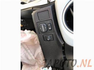 Toyota Yaris Yaris III (P13), Hatchback, 2010 / 2020 1.5 16V Hybrid picture 15