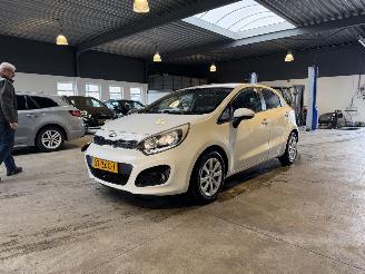 skadebil auto Kia Rio 1.2 CVVT Plus Pack 2013/2
