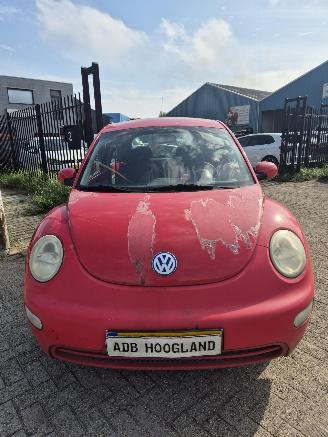 Salvage car Volkswagen New-beetle (9C1/9G1) Hatchback 3-drs 1.6 (AYD) [75kW] 5-BAK 2001/1