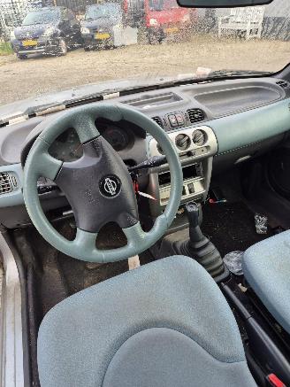 Nissan Micra (K11) Hatchback 1.4 16V (CGA3DE) [60kW] picture 7