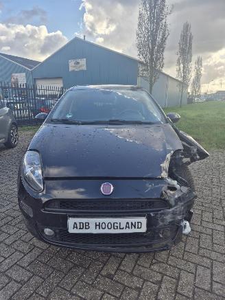 Uttjänta bilar auto Fiat Punto III (199) Hatchback 0.9 TwinAir Turbo 100 (199.B.7000(Euro 6)) [74kW] 6-BAK 2014/1