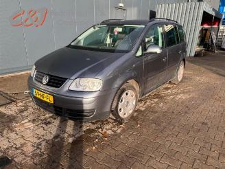 Vrakbiler auto Volkswagen Touran Touran (1T1/T2), MPV, 2003 / 2010 1.6 FSI 16V 2003/8