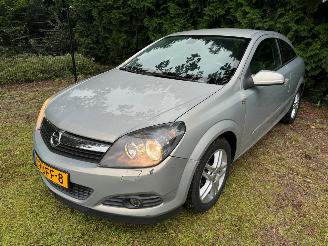 damaged passenger cars Opel Astra GTC 2009/4