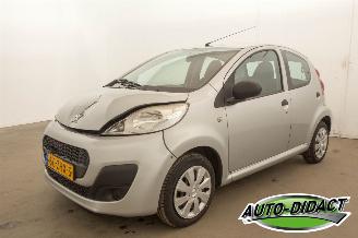 Vaurioauto  passenger cars Peugeot 107  2012/11