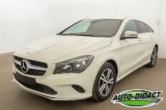 skadebil auto Mercedes Cla-klasse 180 Shooting Brake Airco Leer 2017/3