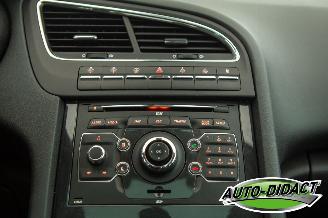Peugeot 5008 1.6 THP GT 7P. Leer picture 12