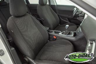 Peugeot 308 1.2 PureTech Clima Navi Pano Camera Blue Lease Executive picture 17