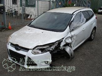 Coche accidentado Ford Focus Focus 3 Wagon Combi 1.0 Ti-VCT EcoBoost 12V 125 (M1DA(Euro 5)) [92kW] =
 (02-2012/05-2018) 2014