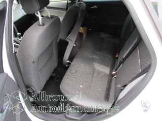 Ford Focus Focus 3 Wagon Combi 1.0 Ti-VCT EcoBoost 12V 125 (M1DA(Euro 5)) [92kW] =
 (02-2012/05-2018) picture 10
