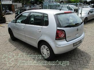 Volkswagen Polo Polo IV (9N1/2/3) Hatchback 1.4 16V (BUD) [59kW]  (05-2006/11-2009) picture 4