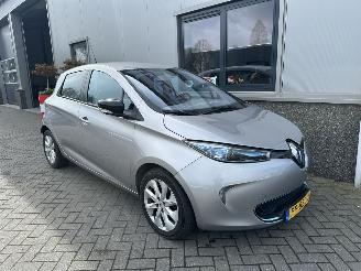 Vaurioauto  passenger cars Renault Zoé Q210 Zen Quickcharge 22kWh 2014/6
