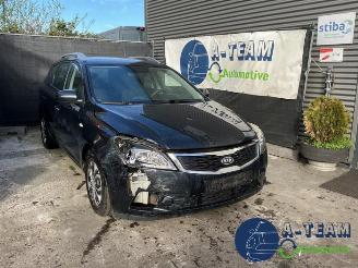skadebil auto Kia Cee d Cee'd Sporty Wagon (EDF), Combi, 2007 / 2012 1.4 16V 2010/1