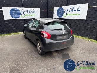 Coche siniestrado Peugeot 208 208 I (CA/CC/CK/CL), Hatchback, 2012 / 2019 1.2 Vti 12V PureTech 82 2013/10