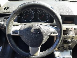 Opel Astra Astra H SW (L35) Combi 1.9 CDTi 16V 150 (Z19DTH(Euro 4)) [110kW]  (09-=
2004/10-2010) picture 18