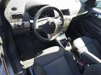 Opel Astra Astra H SW (L35) Combi 1.9 CDTi 16V 150 (Z19DTH(Euro 4)) [110kW]  (09-=
2004/10-2010) picture 16