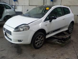 Vrakbiler auto Fiat Punto Grande Punto (199) Hatchback 1.4 T-Jet 16V (198.A.4000(Euro 4)) [88kW]=
  (09-2007/...) 2010/6