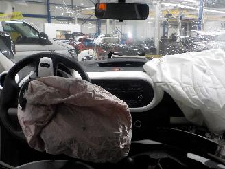 Renault Twingo Twingo III (AH) Hatchback 5-drs 0.9 Energy TCE 90 12V (H4B-401(H4B-C4)=
) [66kW]  (09-2014/...) picture 5