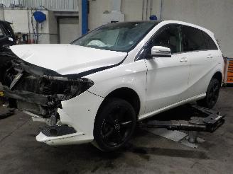 Vrakbiler auto Mercedes B-klasse B (W246,242) Hatchback 1.8 B-180 CDI BlueEFFICIENCY 16V (OM651.901) [8=
0kW]  (11-2011/...) 2012
