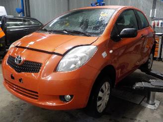 demontáž osobní automobily Toyota Yaris Yaris II (P9) Hatchback 1.3 16V VVT-i (2SZFE) [64kW]  (08-2005/11-2010=
) 2006