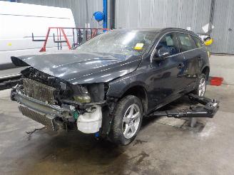 Salvage car Volvo V-60 V60 I (FW/GW) Combi 2.0 D4 16V (D4204T5(Euro 6)) [133kW]  (10-2013/12-=
2015) 2015