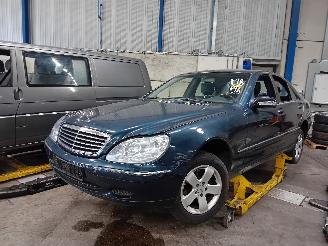 Salvage car Mercedes S-klasse S (W220) Sedan 3.2 S-320 18V (M112.944) [165kW]  (10-1998/08-2005) 2000/12