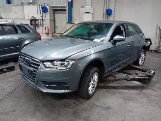 Coche siniestrado Audi A3 A3 Sportback (8VA/8VF) Hatchback 5-drs 1.2 TFSI 16V (CJZA(Euro 5)) [77=
kW]  (05-2013/03-2020) 2014/2