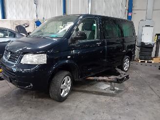 Uttjänta bilar auto Volkswagen Multivan Multivan T5 (7E/7HC/7HF/7HM) MPV 2.5 TDi (BNZ) [96kW]  (04-2003/11-200=
9) 2007