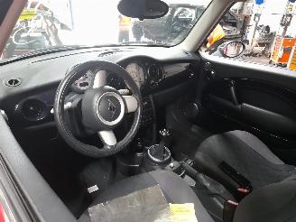 Mini Mini Mini One/Cooper (R50) Hatchback 1.6 16V One (W10-B16A) [66kW]  (06-200=
1/03-2007) picture 5