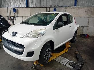 Vrakbiler auto Peugeot 107 107 Hatchback 1.0 12V (384F(1KR)) [50kW]  (06-2005/05-2014) 2011