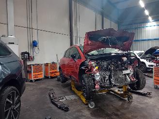 Renault Clio Clio IV Estate/Grandtour (7R) Combi 5-drs 0.9 Energy TCE 90 12V (H4B-4=
00(H4B-A4)) [66kW]  (01-2013/08-2021) picture 2