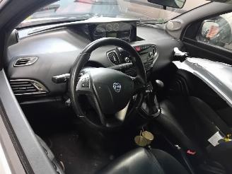 Lancia Ypsilon Ypsilon (312) Hatchback 0.9 TwinAir 85 (312.A.2000(Euro 5)) [63kW]  (0=
5-2011/...) picture 5