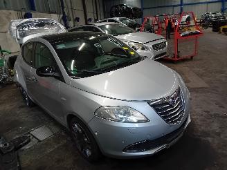 Lancia Ypsilon Ypsilon (312) Hatchback 0.9 TwinAir 85 (312.A.2000(Euro 5)) [63kW]  (0=
5-2011/...) picture 2