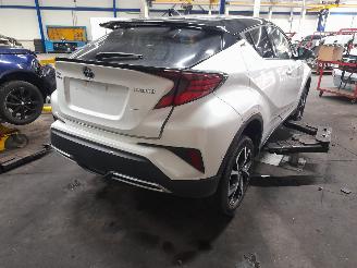 Toyota C-HR C-HR (X1,X5) SUV 2.0 16V Hybrid (M20AFXS) [112kW]  (10-2019/...) picture 3
