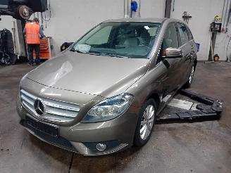Uttjänta bilar auto Mercedes B-klasse B (W246) Hatchback 1.6 B-180 BlueEFFICIENCY Turbo 16V (M270.910) [90kW=
]  (11-2011/12-2018) 2012/4
