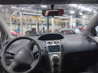 Toyota Yaris Yaris II (P9) Hatchback 1.3 16V VVT-i (2SZFE) [64kW]  (08-2005/11-2010=
) picture 5